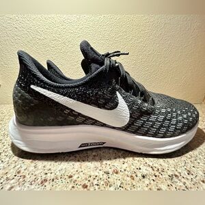 Nike Women’s Air Zoom Pegasus 35 Almost new! Size 7.5
